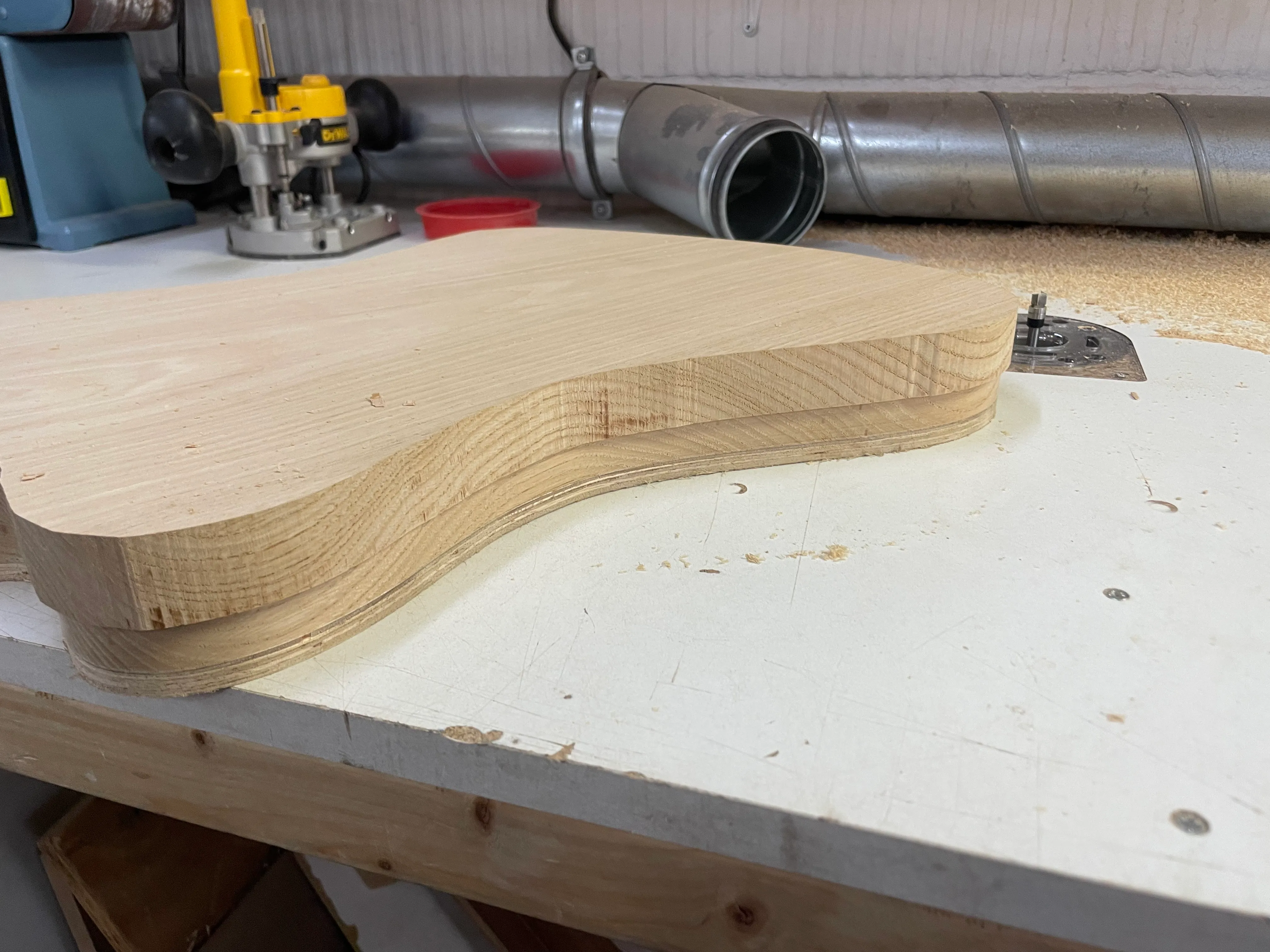 I was initially very afraid of the table router, it takes peoples fingers off. But my finger count remains as it was before, and my guitar body is cut to size.