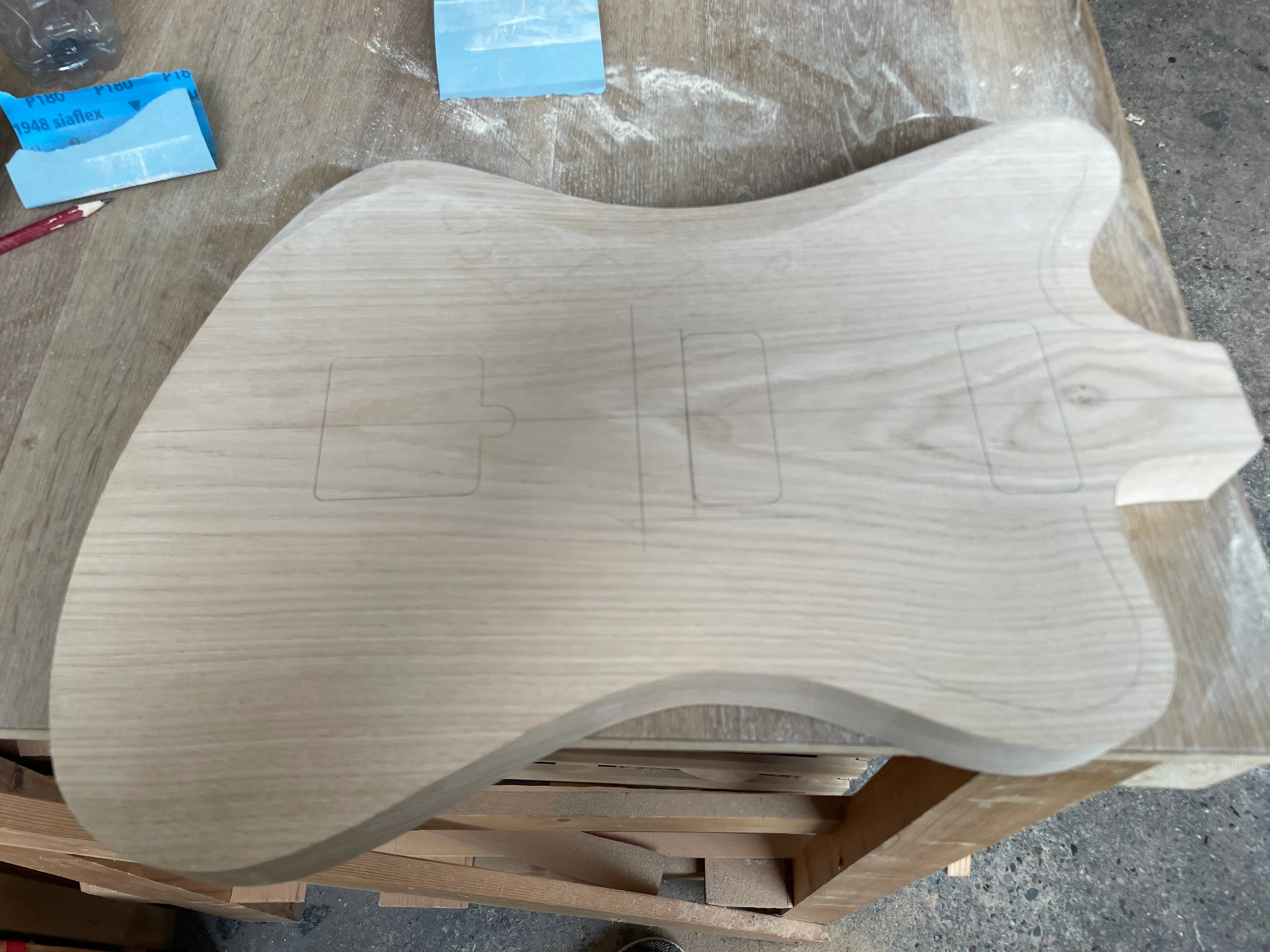 Here’s the contour on the bass side of the body. It’s a bit shallower than I initially expected, but the effect is still there. What you can’t see in this photo is that I also carved the belly cut.