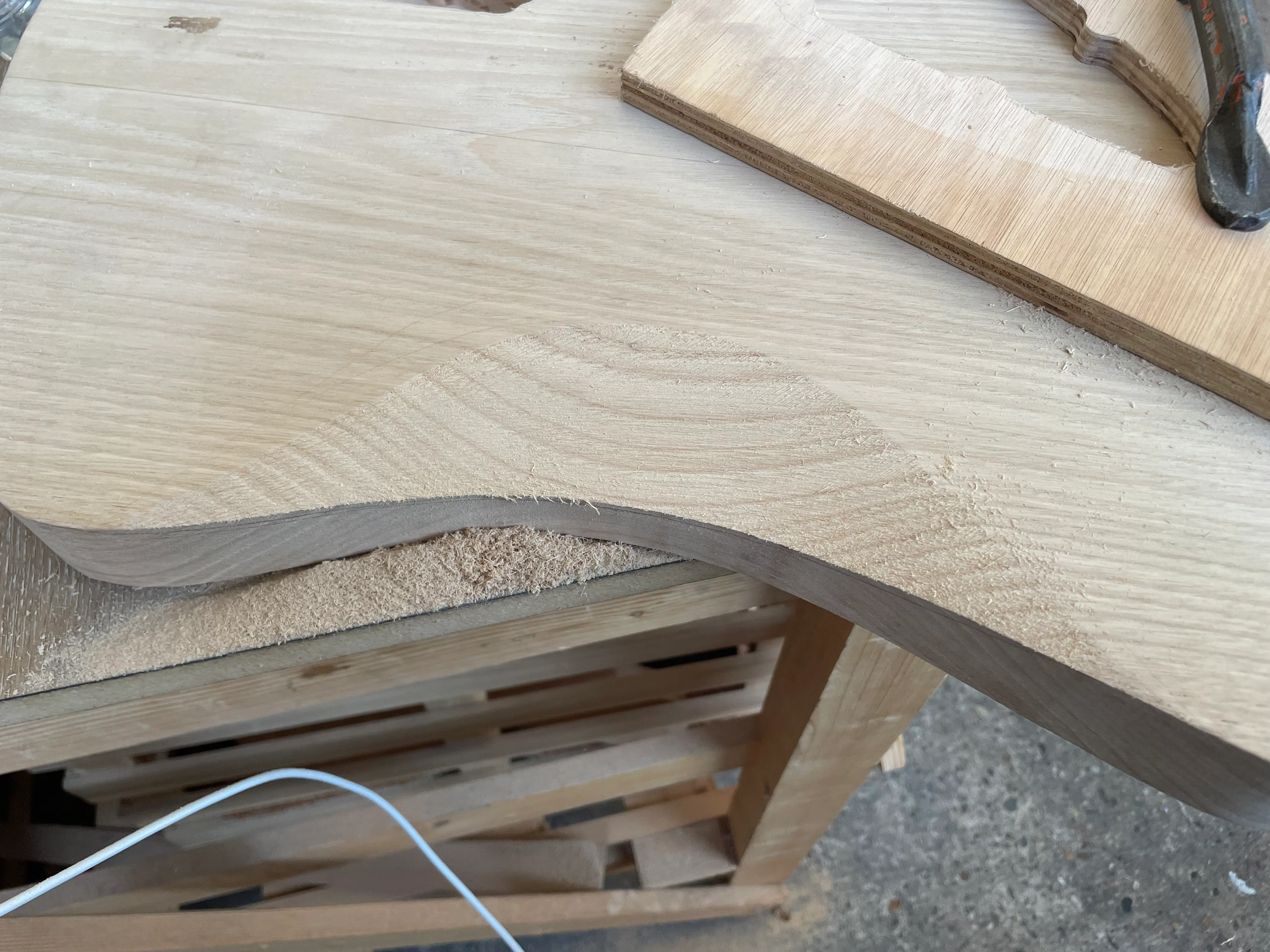 The grain on the chestnut is really going great, shaped a bit like a sunrise.